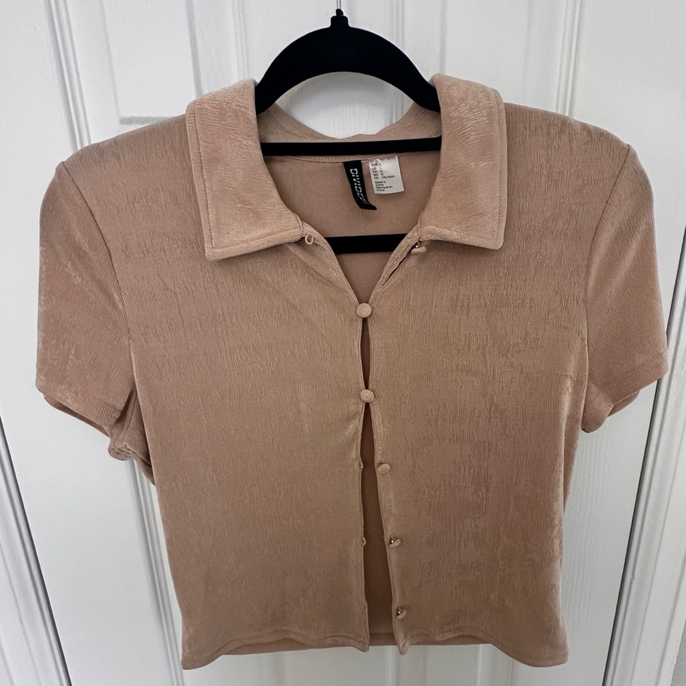 HM Never Worn Tan Button Up Short Sleeve Shirt